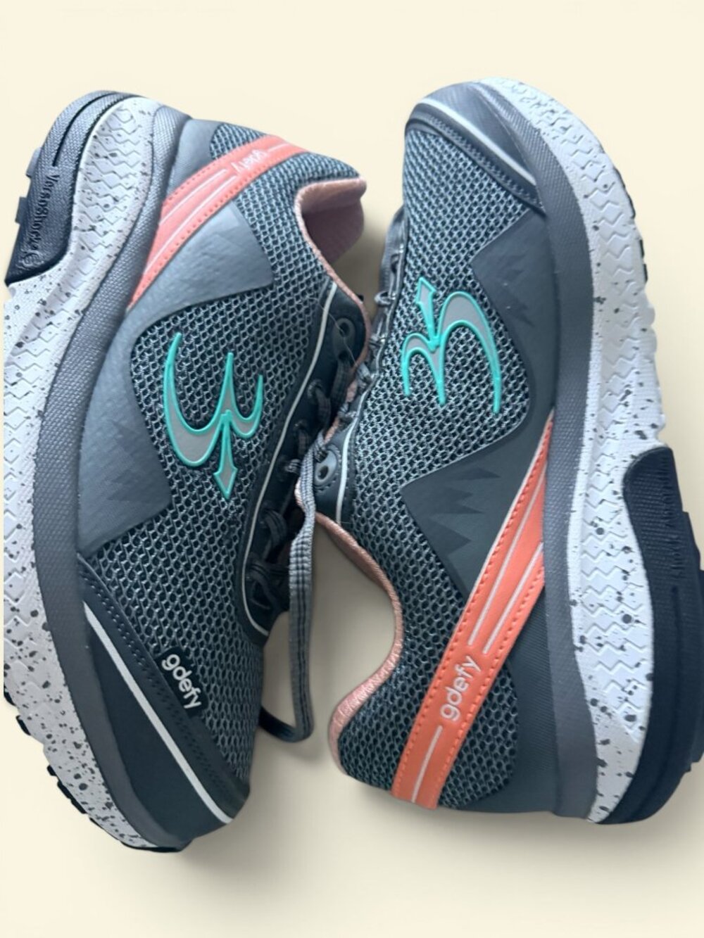 G-defy Women's gray Salmon Mighty Walk sneakers